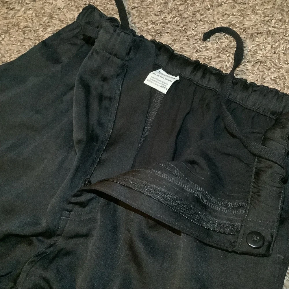 Pink Victoria’s Secret cargo jogger pants, color black, size: XS - Picture 5 of 12